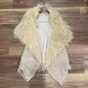 Women’s Faux Fur Vets | Chiffon Trim w Pockets | Size S